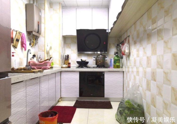 地板|参观140㎡大婚房,朋友都夸餐边柜有档次,我却更喜欢主卧的飘窗