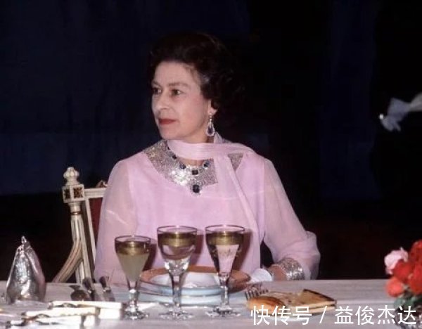 维多利亚女王|伊丽莎白女王华丽的项链宝盒里每一条项链都有自己的传说