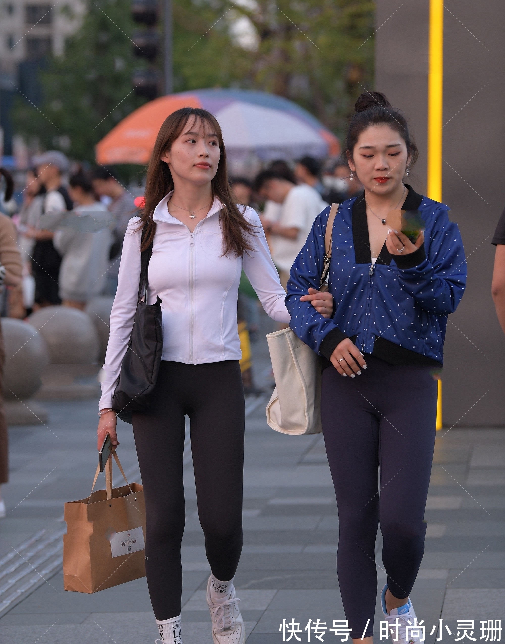 穿搭 白色运动外套搭配黑色运动裤,修身显瘦,青春有活力