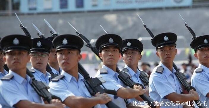 警察队伍,什么级别的警察,才能够穿白衬衫