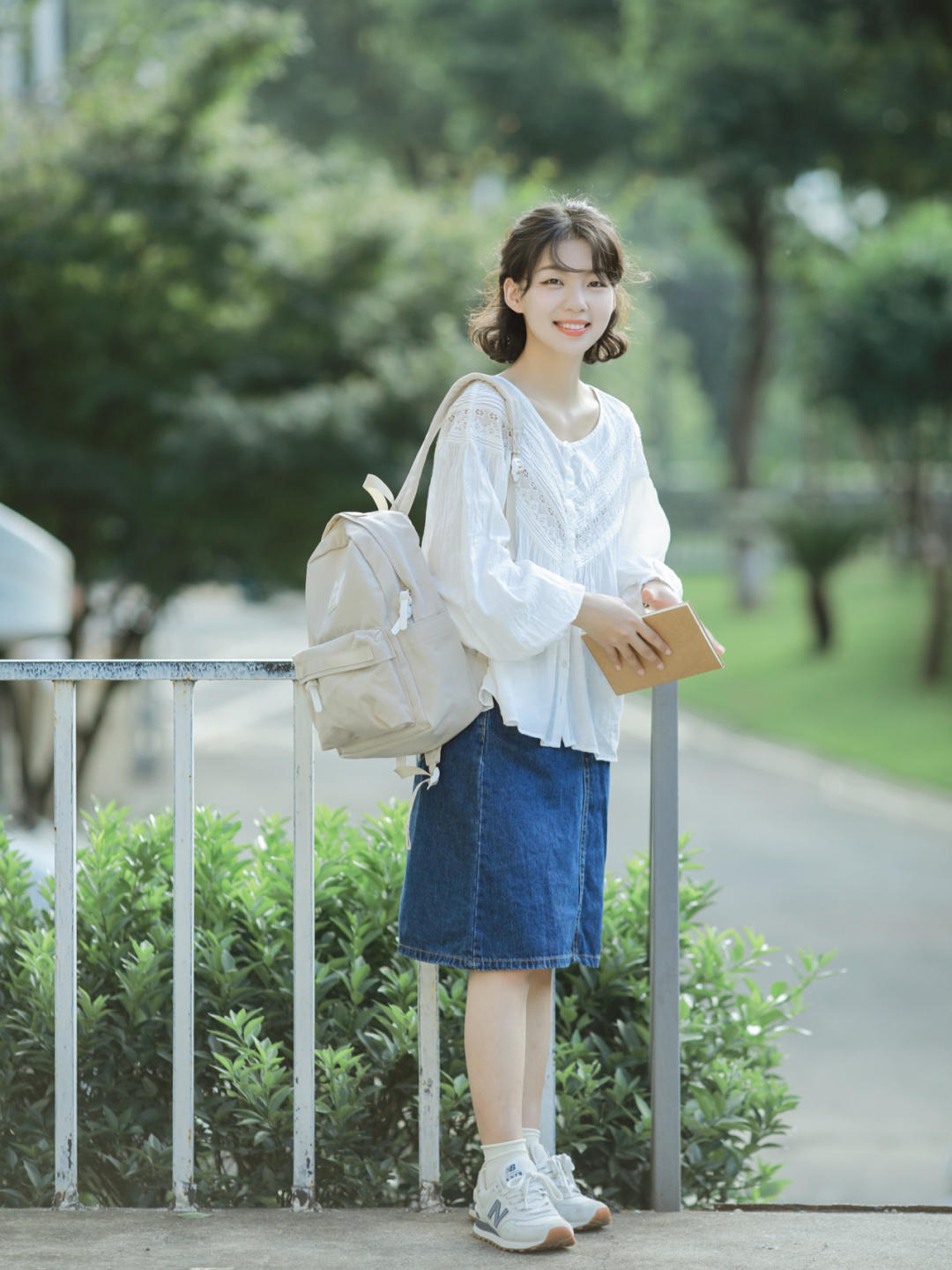 马甲+|小个子早秋穿搭指南！马甲+衬衫搭配休闲裤，穿起来少女感满分