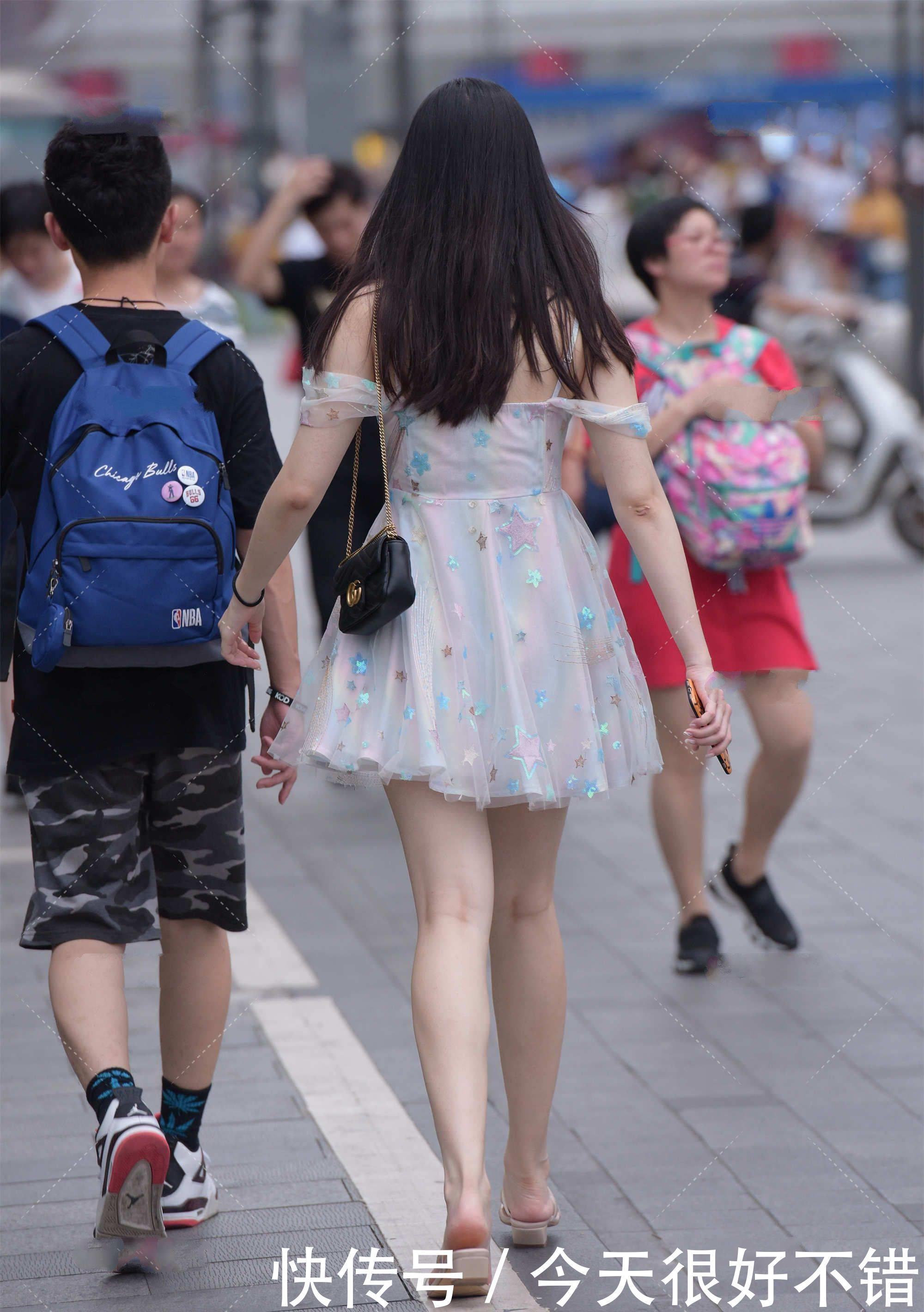 仙气十足|人鱼姬炫彩连衣裙,配上网纱材质,打造仙气十足的氛围