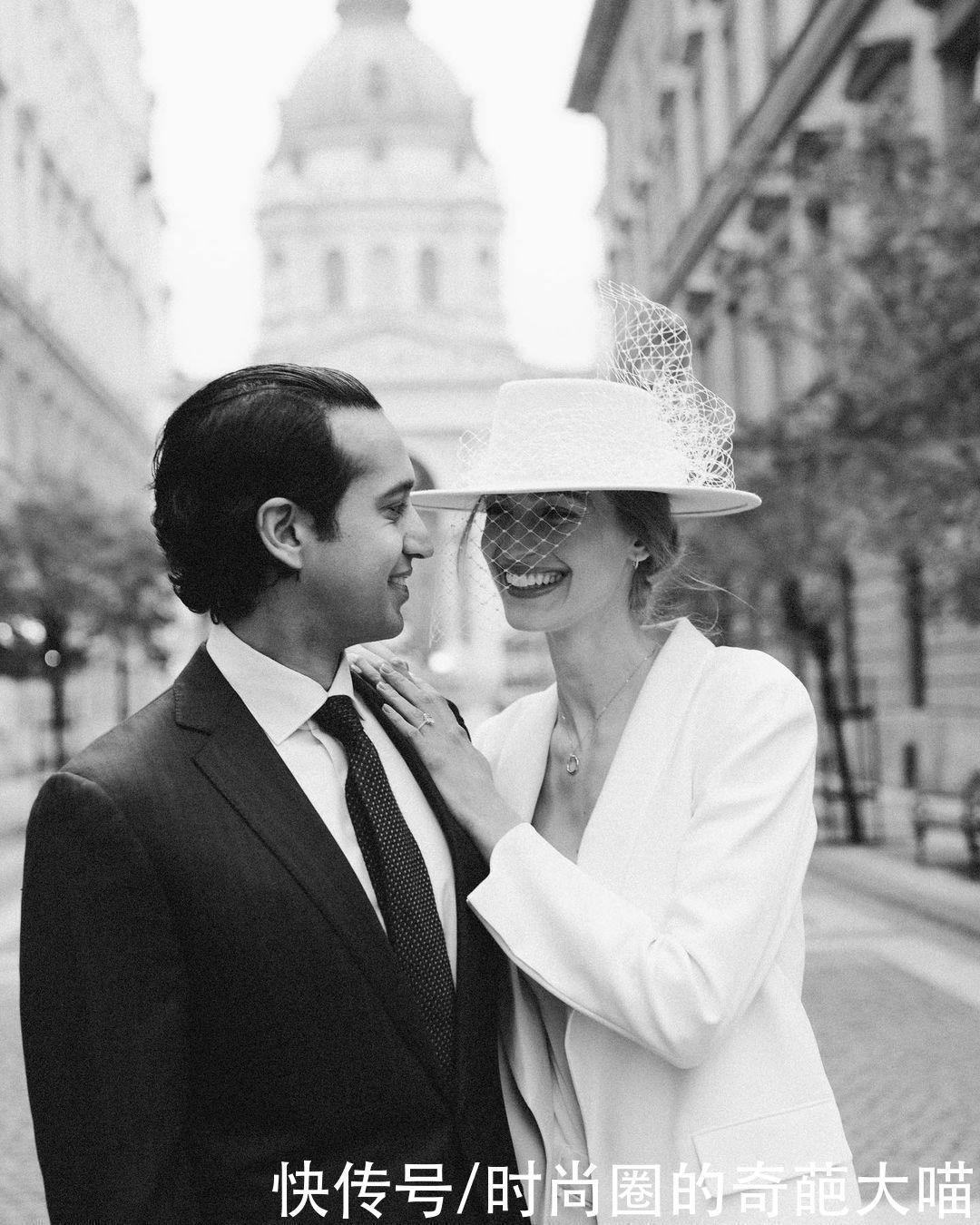 婚礼|繁琐的婚纱不再流行，吊带裙西装造型深受新娘喜爱，简单优雅