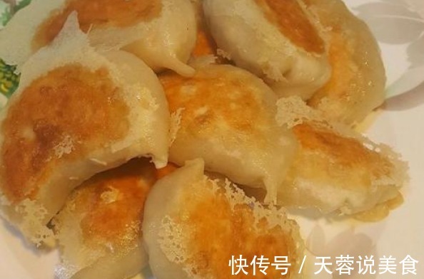 做水煎包,该用什么水很多人都做错,所以包子口感不脆,不好吃