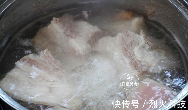 炸扣肉时，别直接下锅炸，学会这些技巧，扣肉好吃不油腻，太香了