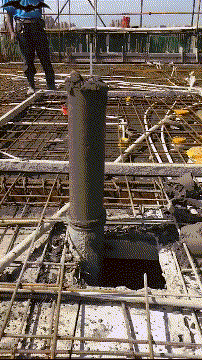 |搞笑GIF:第一次见女网友,之前她一直说是个胖子,今天一看,果然是