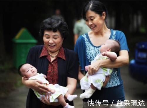 妹妹|儿子当众“斥责”父母偏心妹妹,看清妹妹脸后,网友:不偏心都难