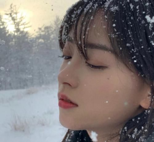 女生睡觉前坚持这几个习惯,彻底告别“黄脸婆”,素颜出门也非常漂亮