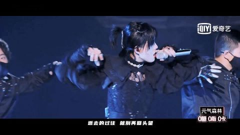 剪刀|“爆裂舞台”首次竞演，刘柏辛Lexie遭犀利点评，吴宣仪竟现场动剪刀！