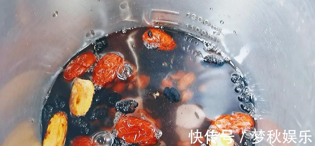 红枣核|96岁爷爷吃了40年的养生配方,头发黑人也精神,快为父母收藏起来