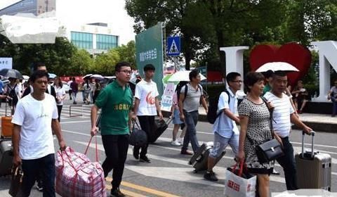 学生|女生“最吃香”的3个大学专业，毕业即就业，第3种是“铁饭碗”