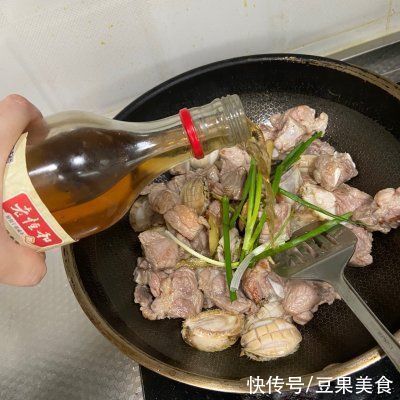 九层塔|餐桌上最有人气的家常菜之鲍鱼排骨