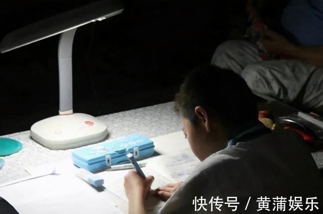 家长|孩子被罚抄“22页”,熬夜到凌晨,第2天父亲做了一个大胆决定