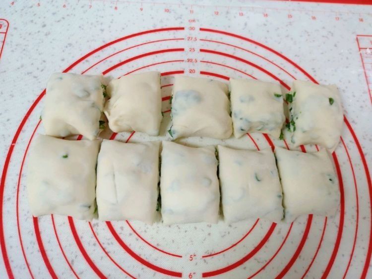 教你做家庭版的发面葱油饼,松软可口,比面包还好吃