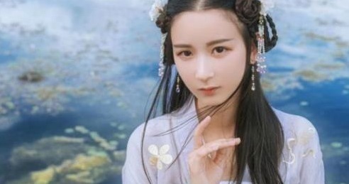 古人的衣服很多都长到拖地,那么他们不怕弄脏吗说出来你不相信!
