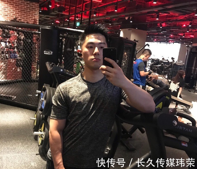 健身|满身肌肉的杭州大男孩,精致帅气,健身锻造出漂亮胸肌人鱼线!