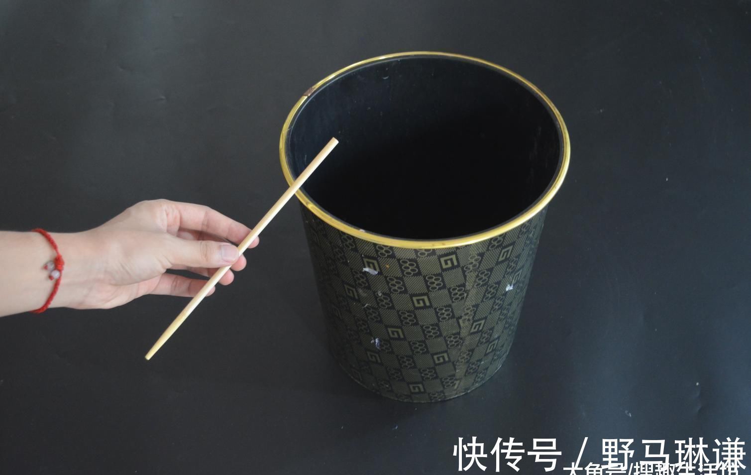 烦恼|垃圾桶上放一根筷子, 解决了很多家庭困扰的烦恼, 看完赶紧去试试