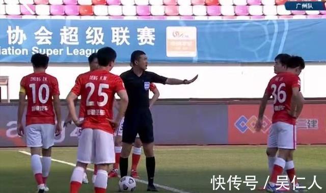 广州队|粤媒:郑智入选国足辅助李霄鹏!41岁的国足最强后腰令人又喜又悲