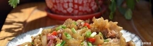  烧汁|美食密码！小炒猪脚皮，烧汁素鸡，农家小炒肉，肉片炒菜花的做法