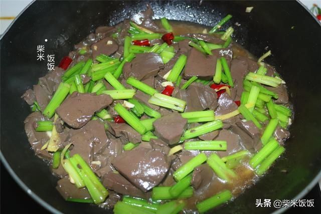 吃法|羊血和它是绝配，大火炒一炒，软嫩鲜香，比煮羊肉汤还美味