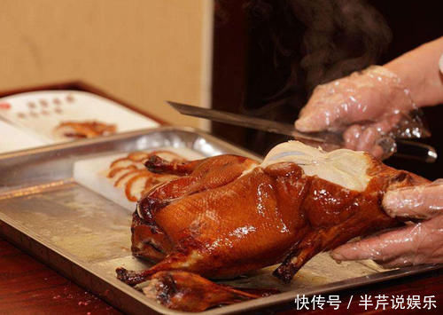 身上|明明烤鸭身上还有肉,为何厨师却不片了大家疑惑的谜团解开了