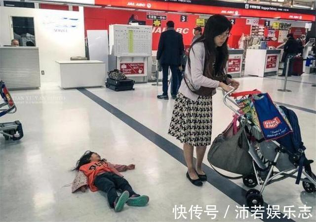 调皮|“我不吃了,你别打了!”孩子在超市跪地大哭失控的父母太可怕