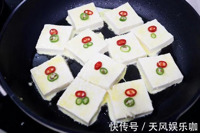 碎块|煎豆腐，不要直接下锅煎，多加1步，就算嫩豆腐也不碎块，不粘锅