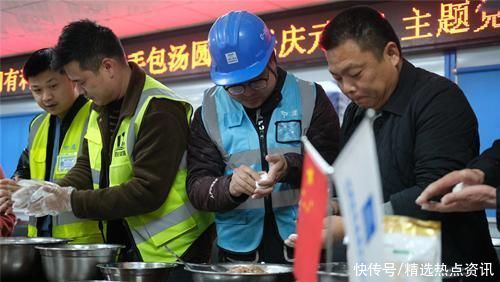 工地奋战“食”分热闹！世界首例百米高层大跨度盒式结构建筑雏形初现