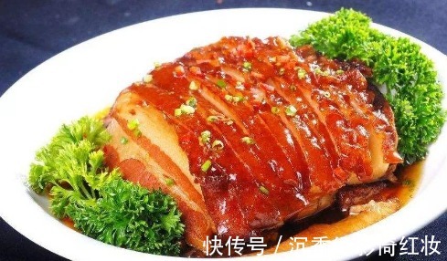 梅菜扣肉，寓意蒸蒸日上，肥而不腻，入口即化，好吃又解馋