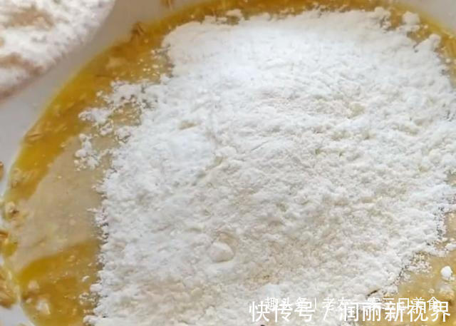 我家麦片从不熬粥，加1个鸡蛋，简单几步，出锅给肉不换，流口水