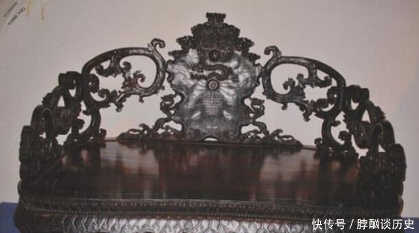 这位文物修复专家使用绝招,用了8个月时间,修好了一座清代宝座