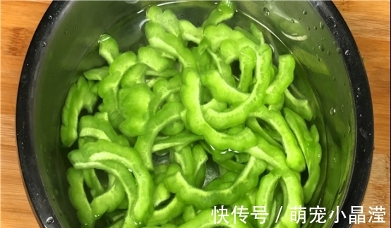 苦瓜的“苦源”在哪里?只要切掉这个部位,苦瓜好吃还不苦,厉害