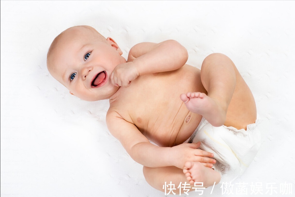 婴儿|婴儿拉完臭臭后,用水洗还是用湿巾擦?踩过坑的妈妈才知道的做法