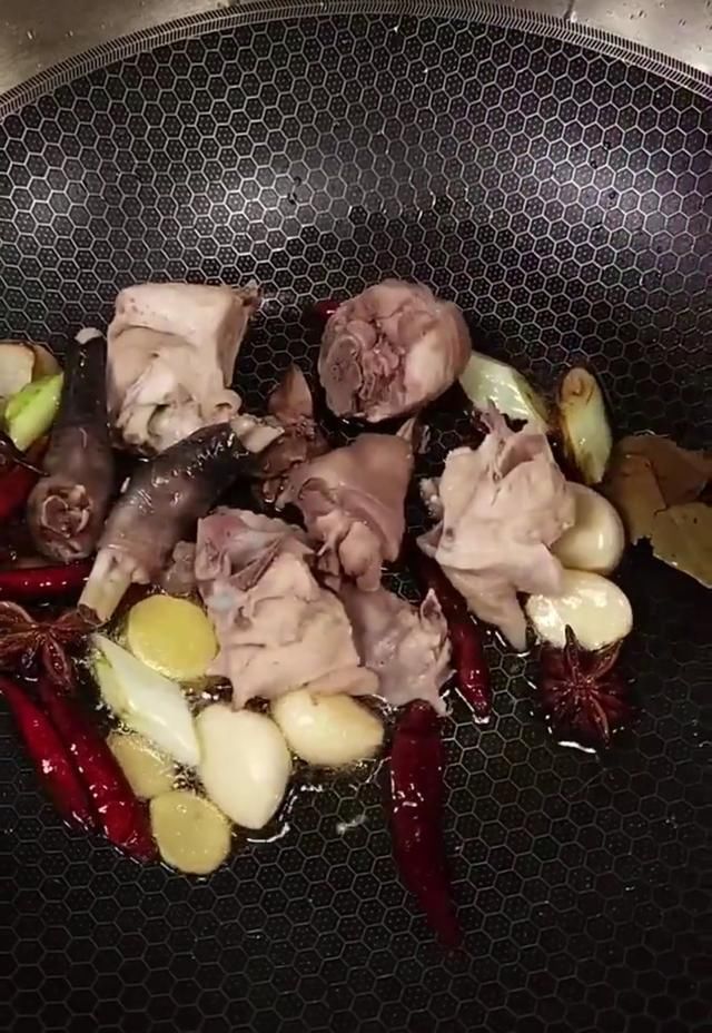鸡肉|缅怀柴火烹制年代，忍不住回想童年时光，一道家常柴火鸡送给大家