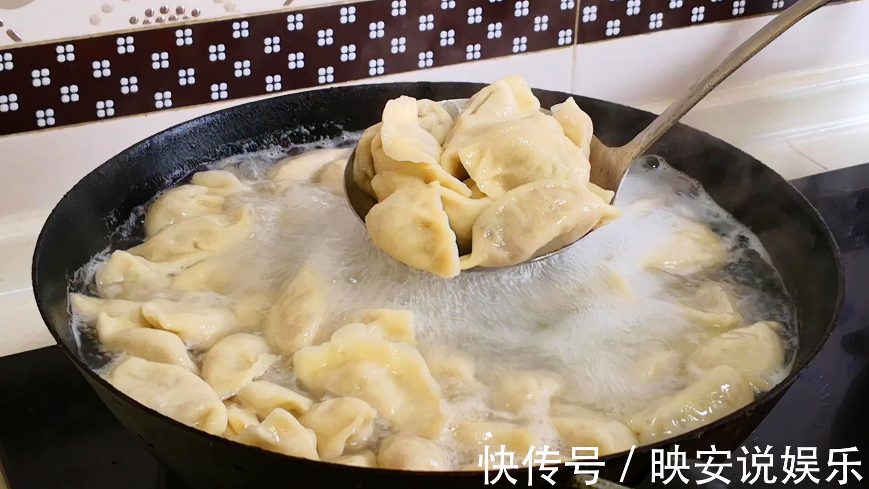 多汁|茄子包饺子，实在太好吃了，鲜美多汁不油腻，比肉饺子还香还好吃