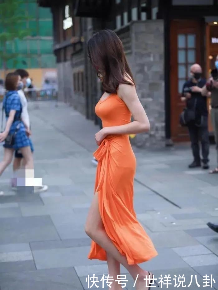 吊带裙|优雅成熟的吊带裙,青春靓丽的挂脖裙,两种穿搭尽显风情万种