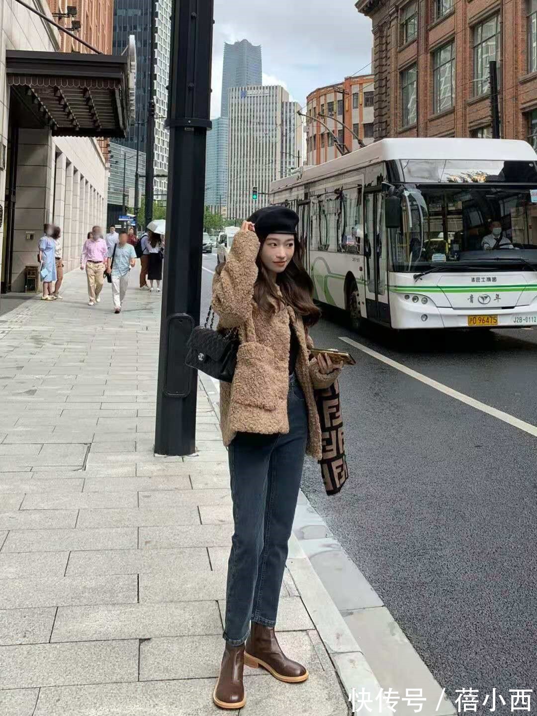 大衣|入冬后该买什么裤子?建议多穿这4种,小黑裤、阔腿裤时髦又高级