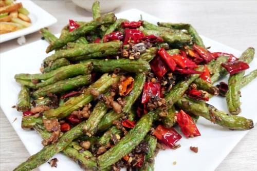 炒豆角|炒豆角，不要焯水或者过油，下锅前多做1步，豆角翠绿爽口不发黑