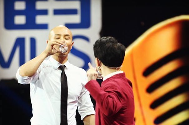 孟非|樂(lè)嘉45歲近照曝光，曾是”非誠(chéng)勿擾“著名主持，如今依舊我行我素