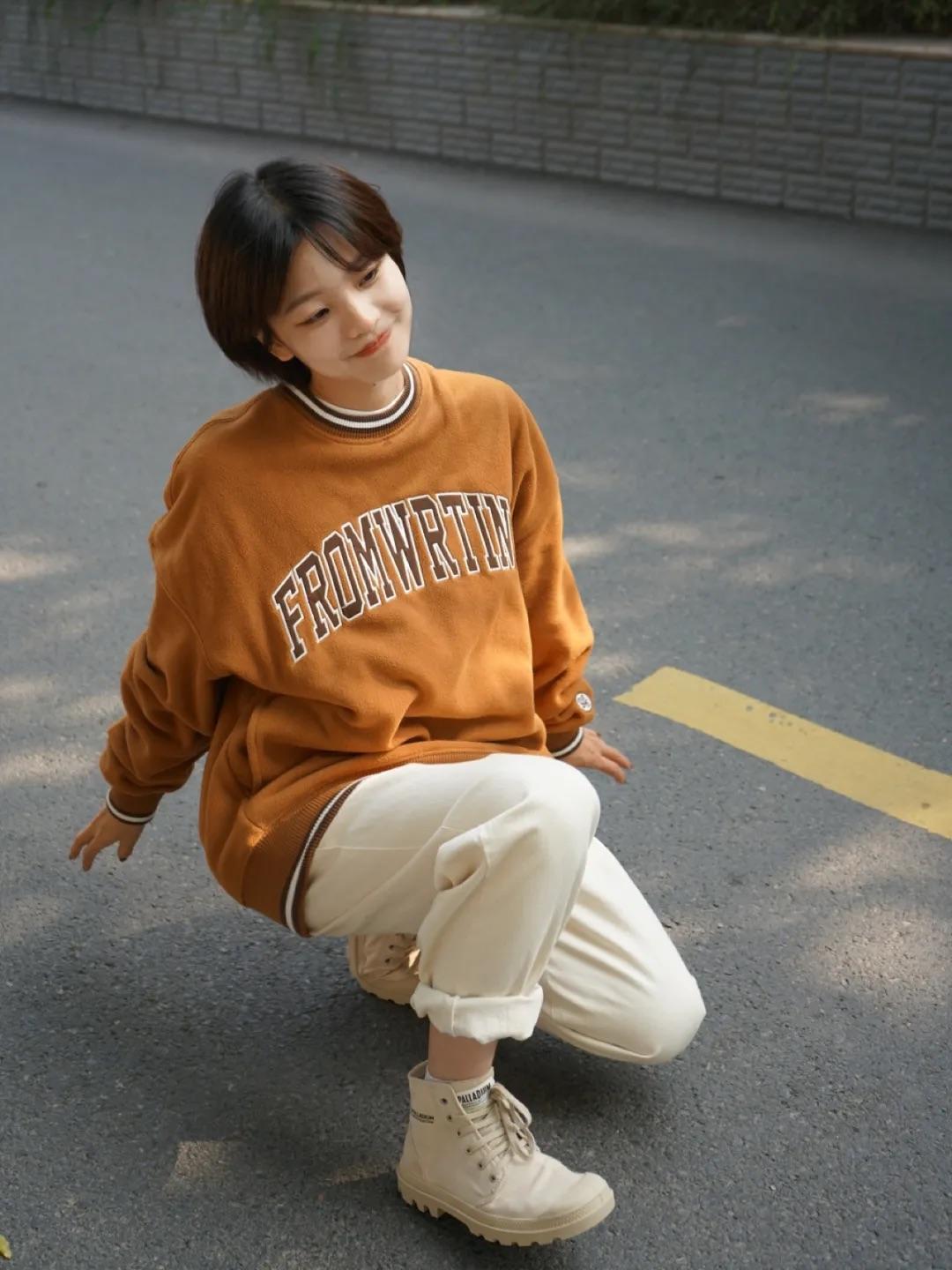 卫衣|秋冬卫衣怎么选?脏橘色字母卫衣,穿上身减龄又时髦!