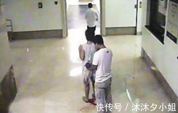 医生|孕妇在医院门口走着走着,孩子从肚子里掉了下来,结果有惊无险