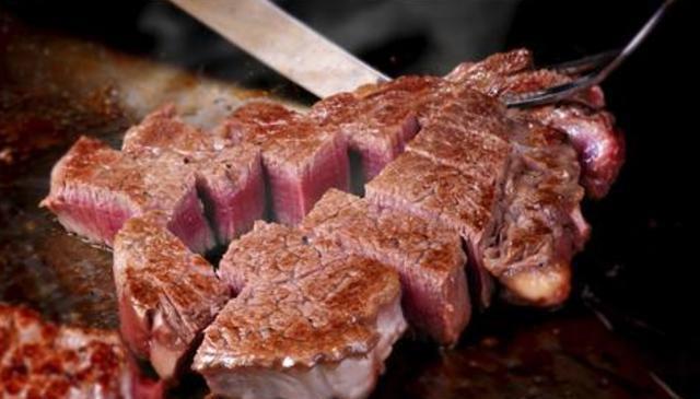 牛肉|假牛肉是如何制造出来的?看完加工过程,我都被吓了一跳