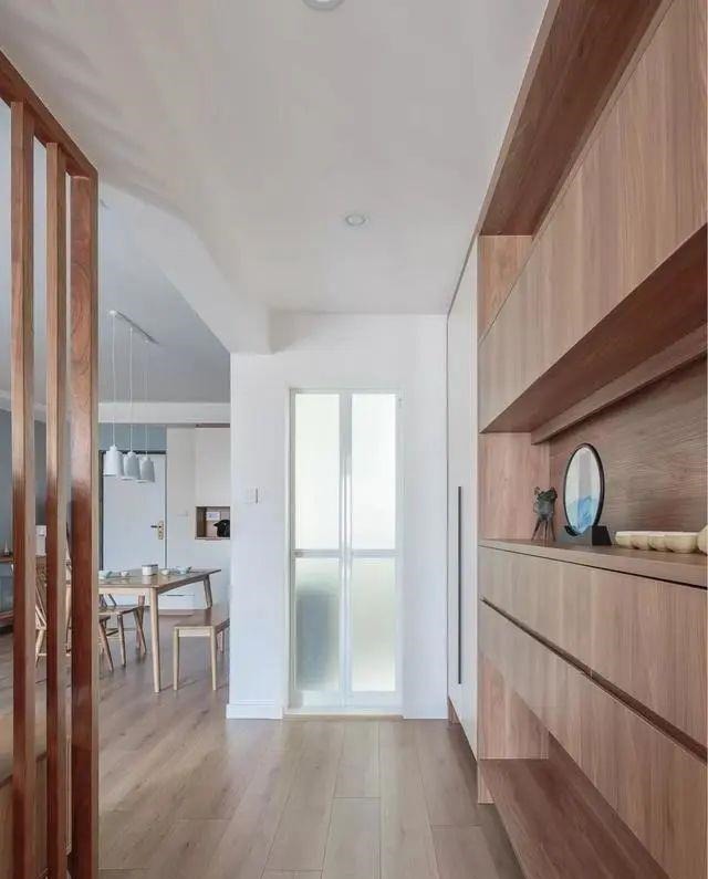 原木色|90平新房,过道、衣帽间太实用了,卫生间装折叠门,超明智!