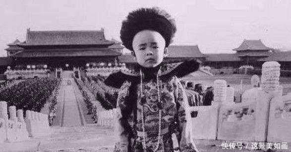 上写|家住紫禁城，老婆成群的末代皇帝溥仪户口薄上写的啥！