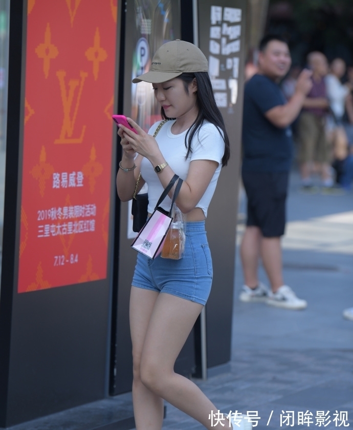 女生 微胖女生的夏季穿搭，休闲显瘦牛仔短裤，轻松解决穿搭问题！