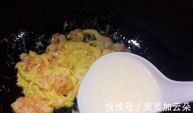 虾仁跟鸡蛋搭配在一起,营养翻倍,常做给孩子吃!