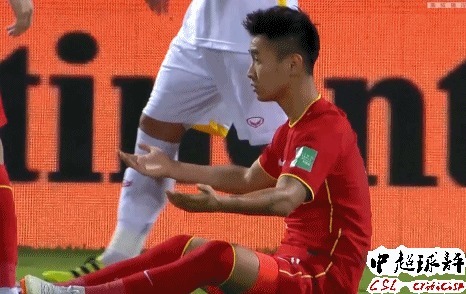 董路|韦世豪再现1“散步式防守”!董路:这就是不让他首发的原因!