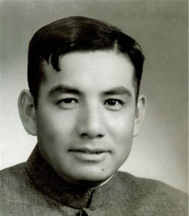 国民党|张灵甫孟兵败良崮,国民党军25师师长黄伯韬真的是见死不救吗?