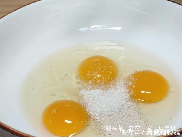 面粉别蒸馒头了,教你面包懒人做法,不烤不蒸,松软香甜又拉丝