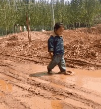 |搞笑gif：姑娘，你们这是练习了多久，配合的这么默契